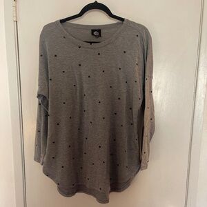 Bobeau 3/4 sleeve gray shirt with black hearts xl